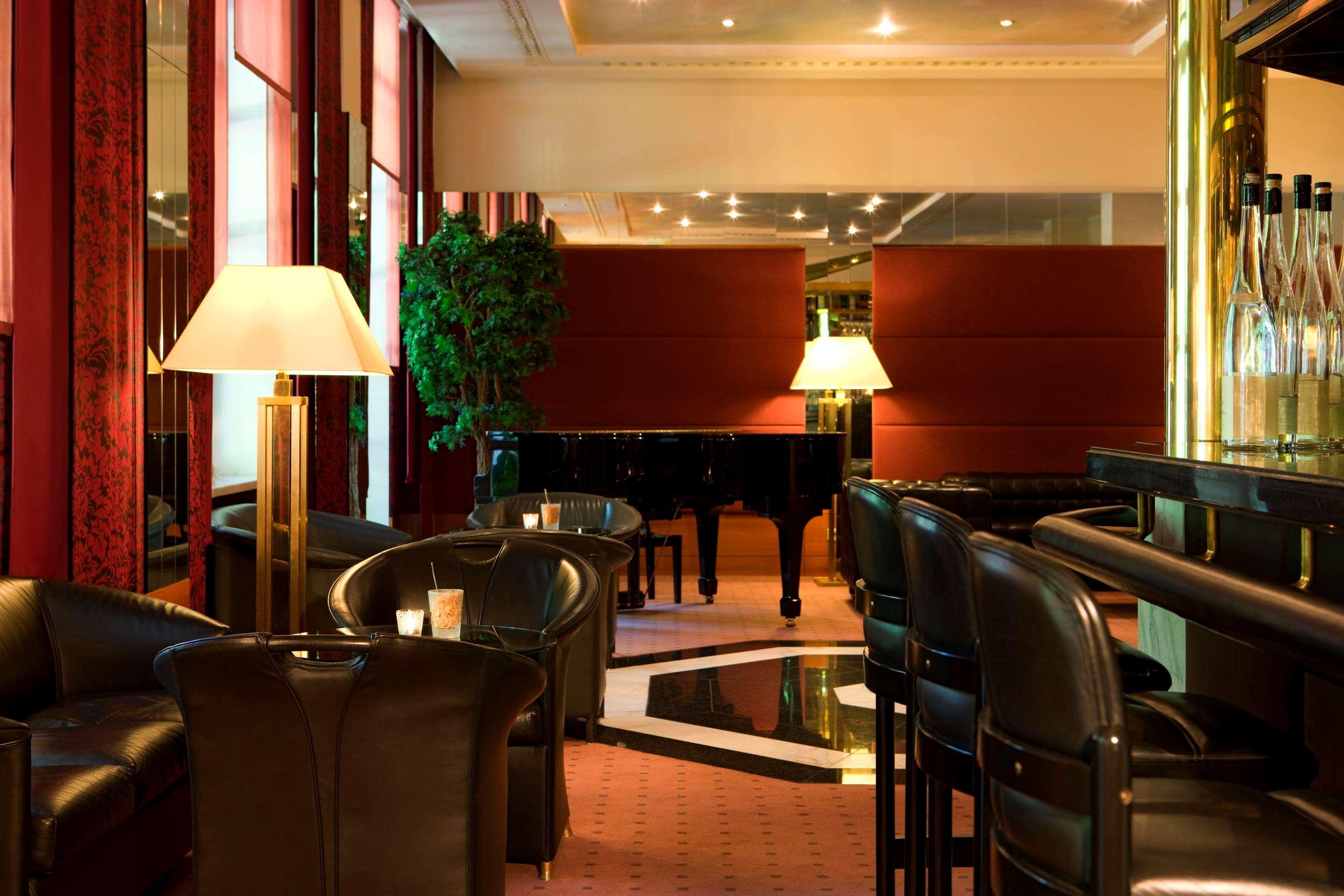 Steigenberger Hotel & Spa Bad Pyrmont Exterior foto The piano bar