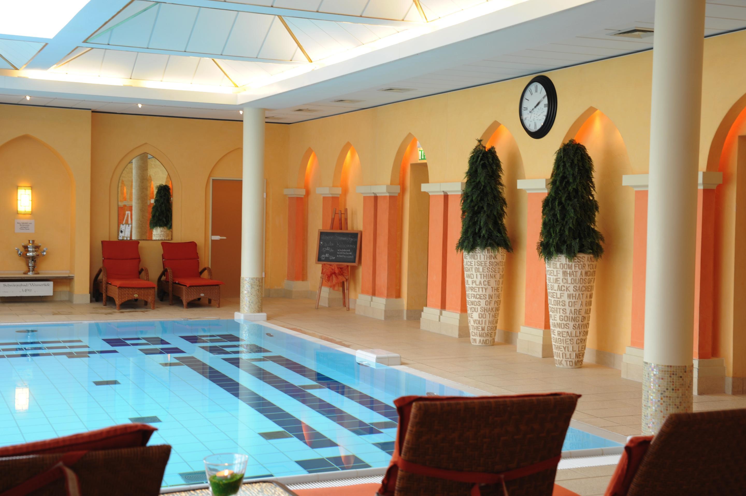 Steigenberger Hotel & Spa Bad Pyrmont Exterior foto The swimming pool at the Hotel