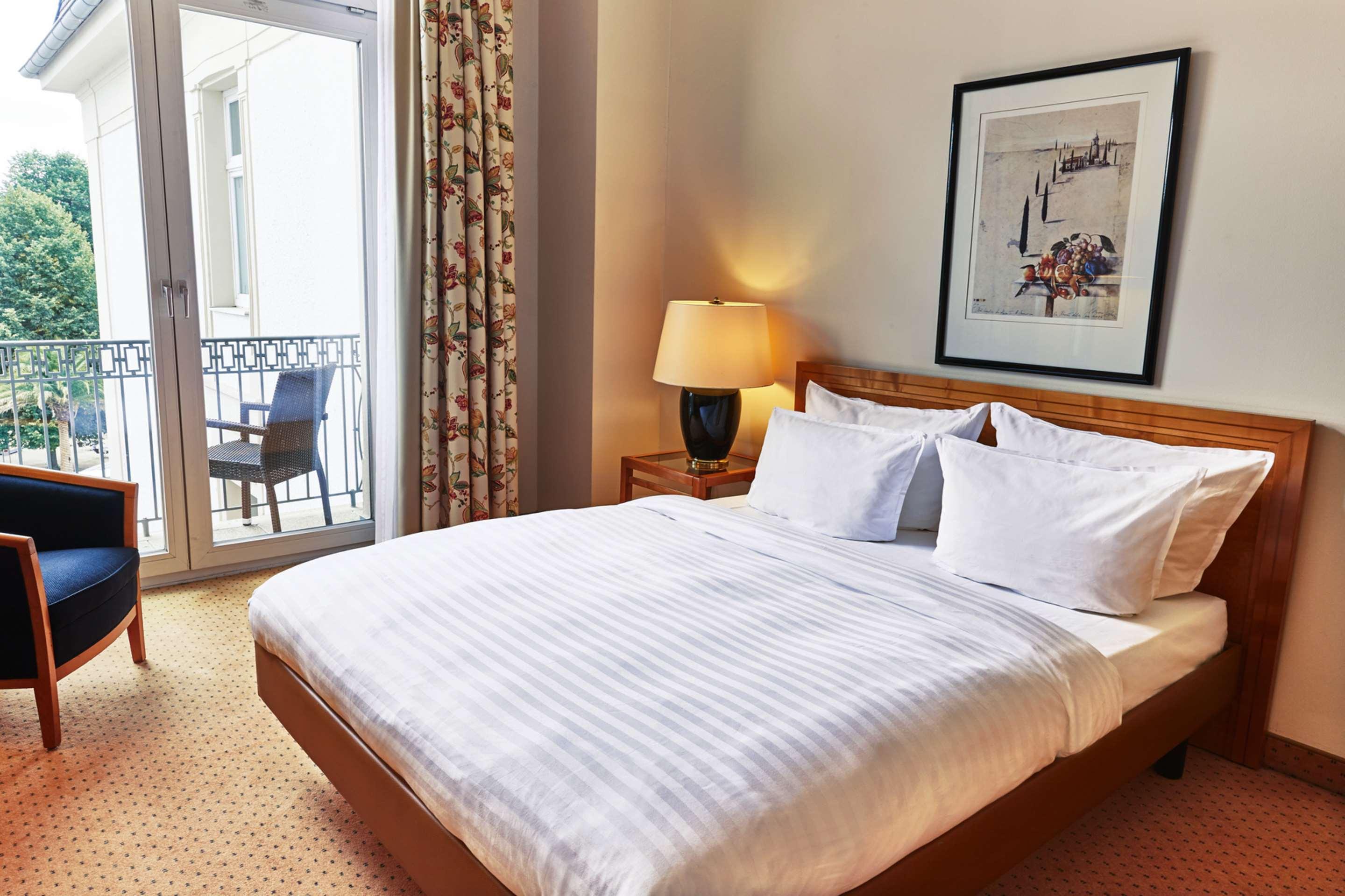 Steigenberger Hotel & Spa Bad Pyrmont Exterior foto A guest room at the hotel