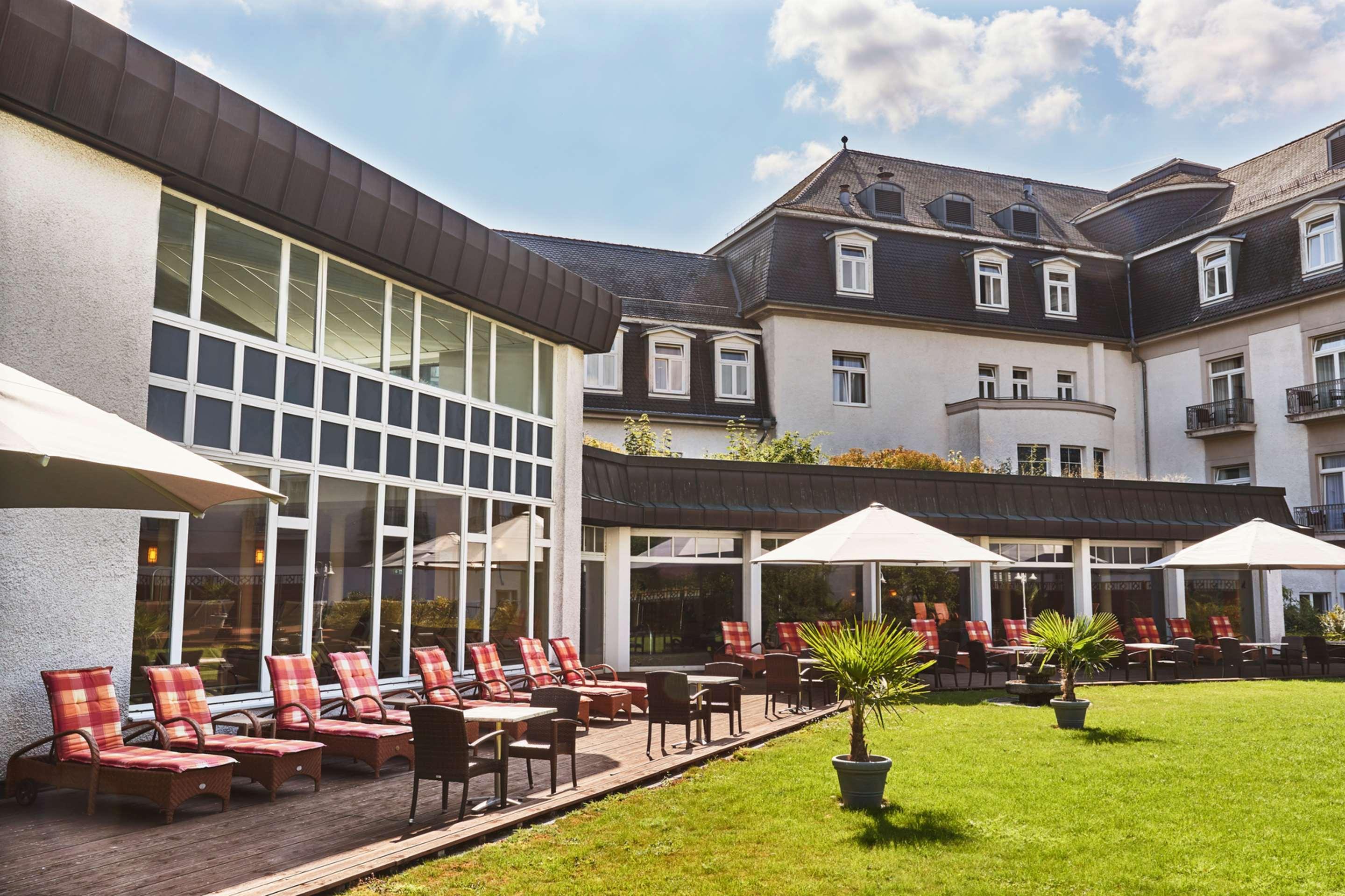 Steigenberger Hotel & Spa Bad Pyrmont Exterior foto The hotel's garden